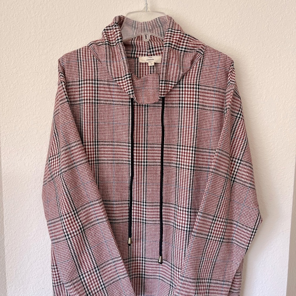 Women’s pullover with drawstring neck. Size S